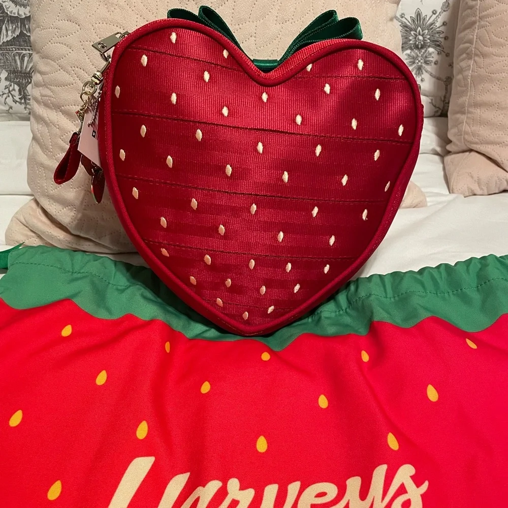 Harveys Sweetheart crossbody collectors series chocolate dipped strawberry - Picture 4 of 4